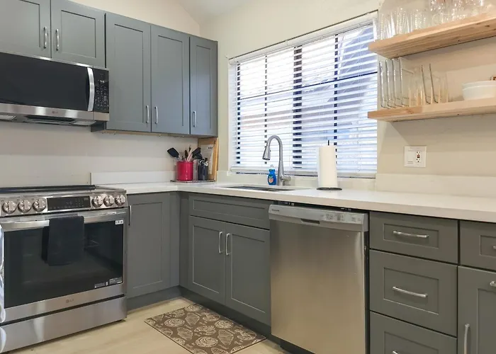 Holiday home Near Spring Training! Snowbird W/ Pool