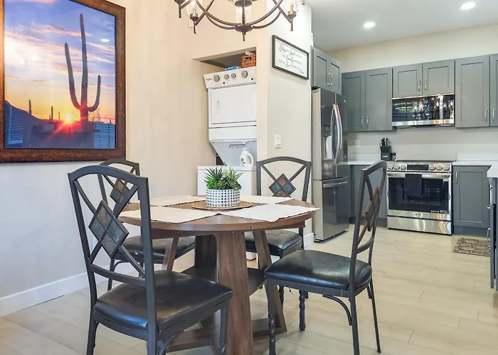 Holiday home Near Spring Training! Snowbird W/ Pool