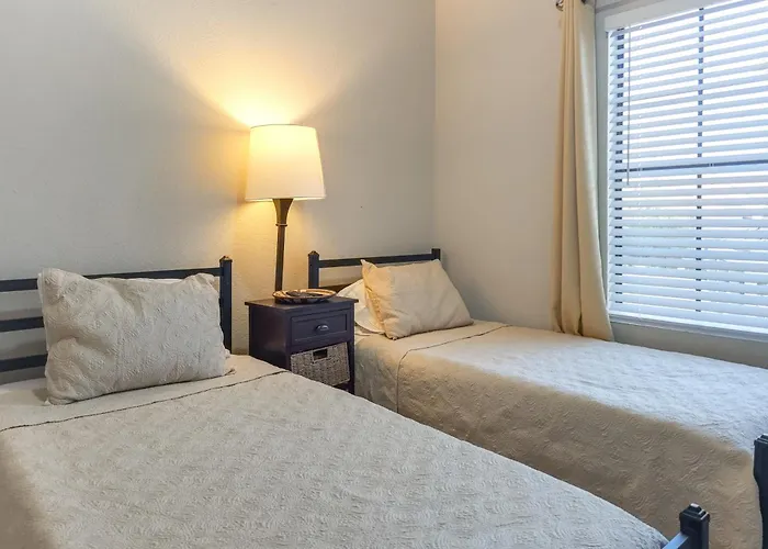 Near Spring Training! Snowbird W/ Pool Holiday home