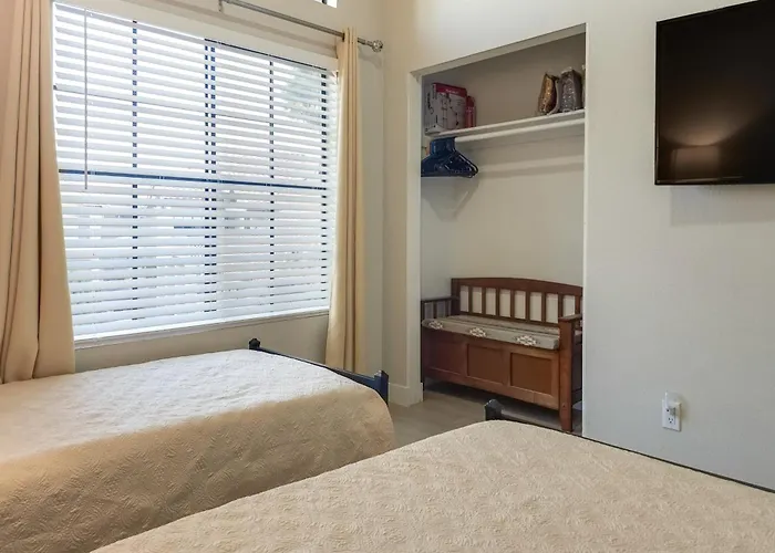 Near Spring Training! Snowbird W/ Pool Holiday home Mesa